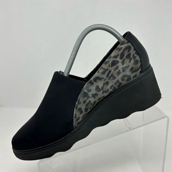 Clarks Women's Black Leopard Print Slip-On Wedge Loafers Size 9 Wide Casual - Picture 2 of 12